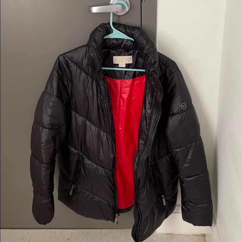 Michale Kors Puffer size medium like new.